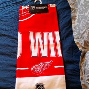 Red wings beach towel